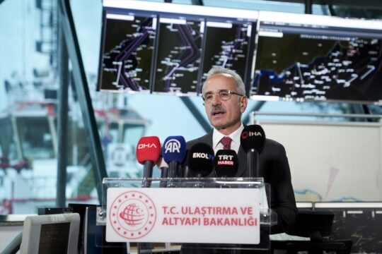 Bakan Uraloğlu, İstanbul Gemi Trafik Hizmetleri Merkezi'nde açıklamada bulundu: