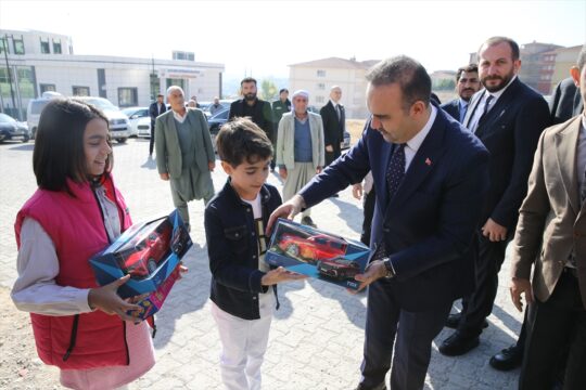 Sanayi ve Teknoloji Bakanı Kacır, AK Parti Bozova İlçe Kongresi'nde konuştu: