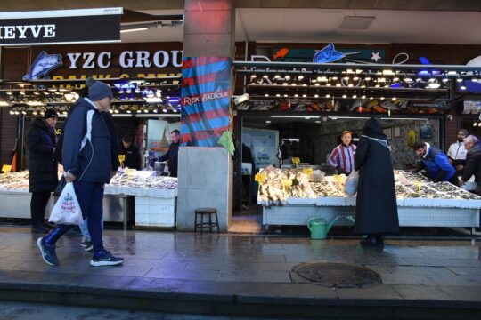 Trabzon'da hamsinin kilogramı 100 liradan satılıyor