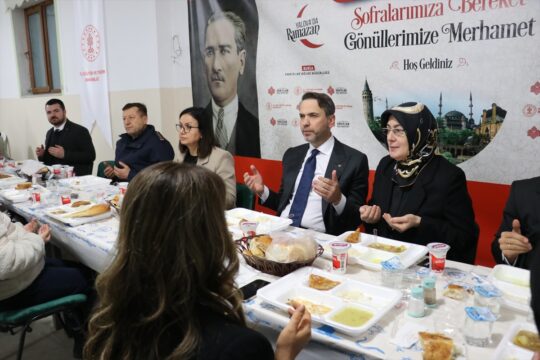 Enerji ve Tabii Kaynaklar Bakanı Bayraktar, Yalova'da “Gönül Sofrası” iftarına katıldı: